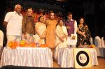Lata Mangeshkar, Suresh Wadkar at Dinanath Mangeshkar Awards in Sion, Mumbai on 24th April 2013 (73).JPG